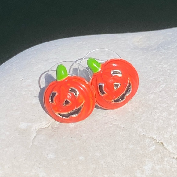 Jack o’ lantern pumpkin stud earrings october Halloween earrings- new never worn - Picture 5 of 7